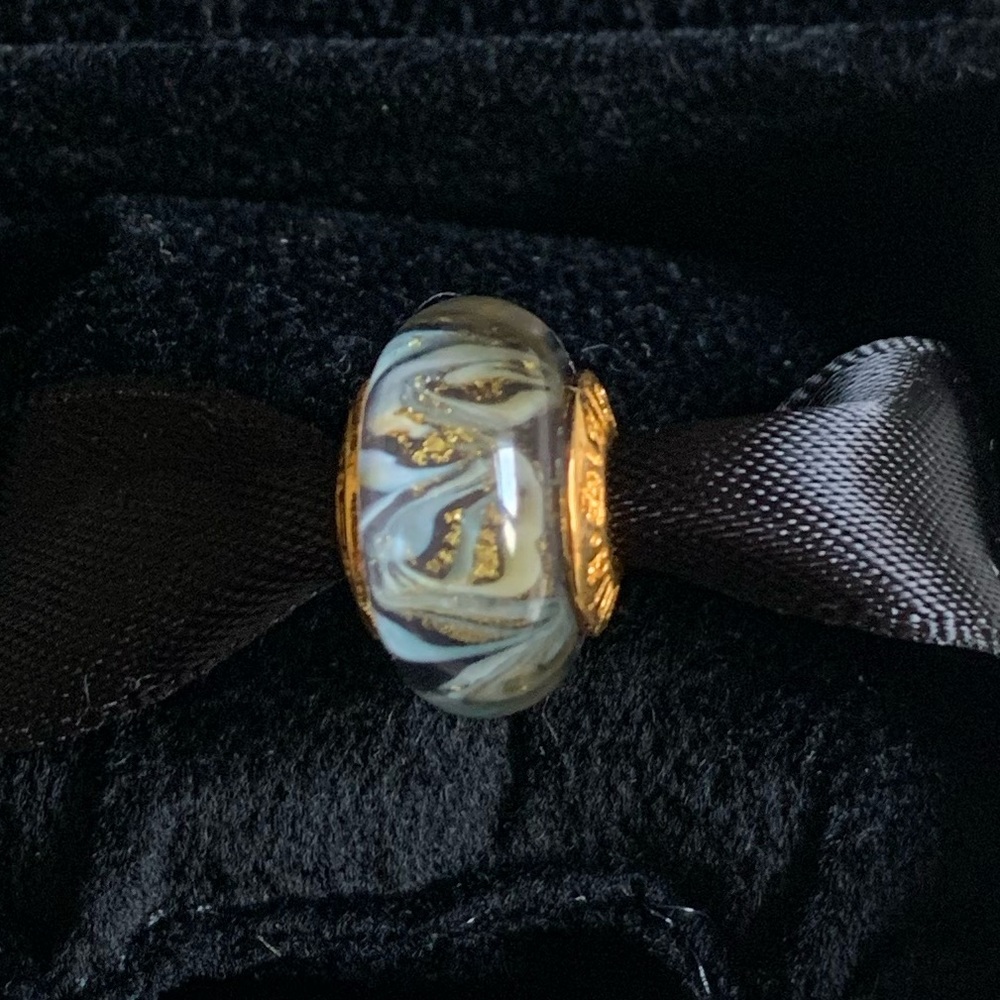 NWOT Sislenia Italian Murano 24K Gold Plated Handmade Glass Bead Charm